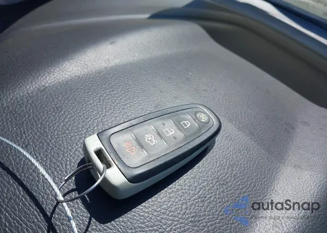 2014 Ford Focus Titanium z USA, uszkodzony, nr VIN 1FADP3N20EL257941